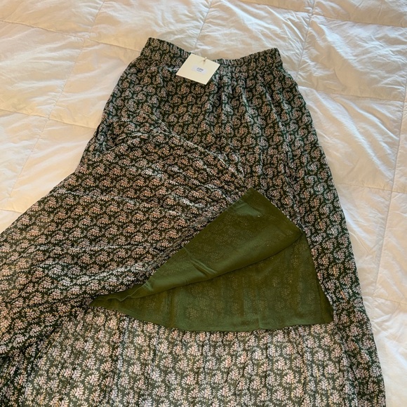 Chic Patterned Maxi Skirt - Picture 4 of 6